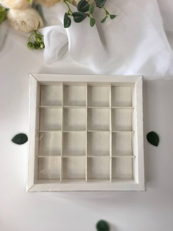 Коробка под 16 конфет с тонкими разделителями, белый — изображение 2