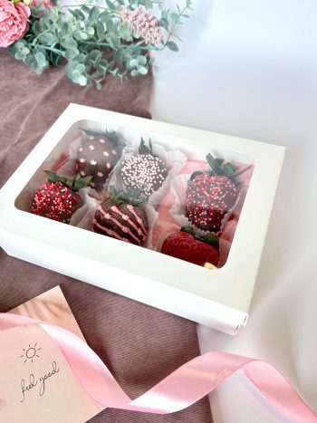 Коробка с окном универсальная под моти/клубнику в шоколаде/зефир/печенье, белая