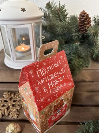 Коробка новогодняя подарочная Приятные мгновения, 91х70х157 (+30) мм (домик) — изображение 2