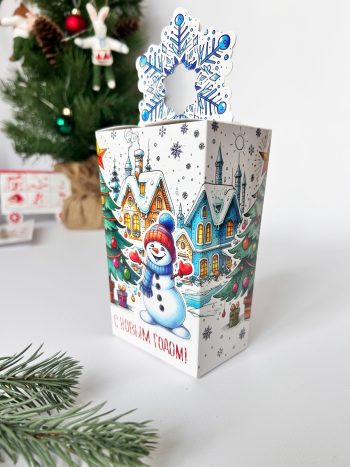 Коробка новогодняя подарочная снежинка Новогодний дворик, 93х61х140 (+67) мм